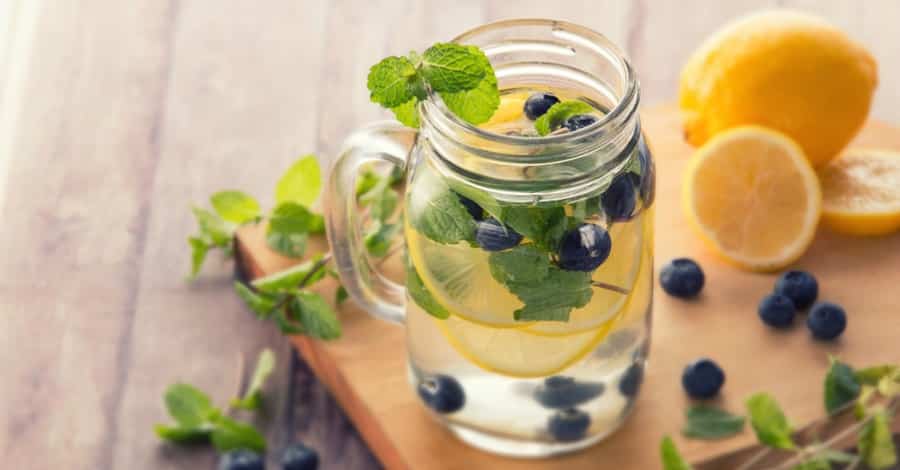 lemon blueberry water detox