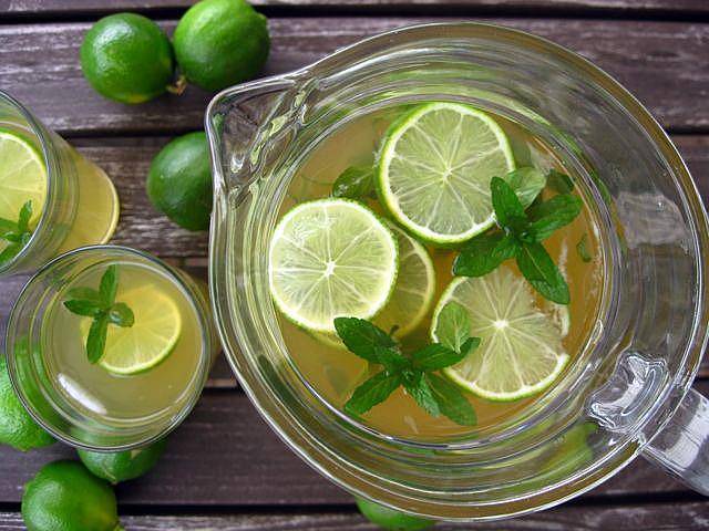 zeleni čaj detox voda
